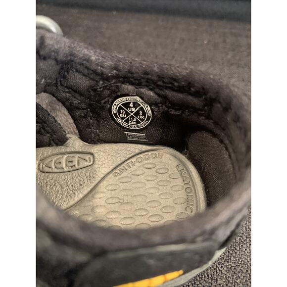 KEEN Sandals Size 4 (11.5 cm) kids Black On Black Closed Toe Boys/Girls Sandals - Picture 5 of 9